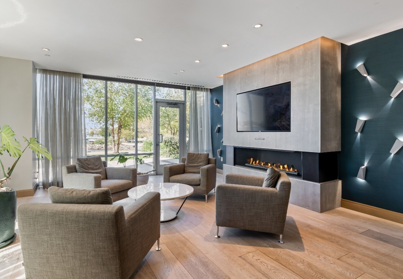 Clippership Int Amenities Lobbyseatingwithfireplace September2025